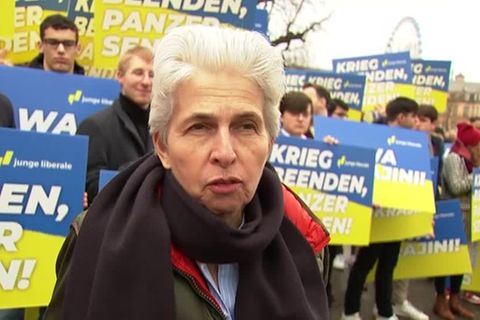 Video: Strack-Zimmermann: "Bin erleichtert, dass sich die Bundesregierung einen Ruck gegeben hat"