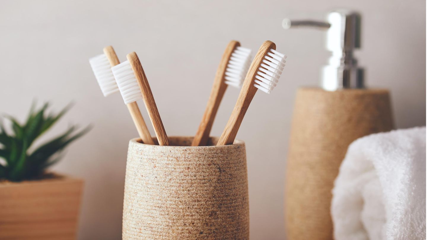 Bamboo toothbrush without plastic: The alternative is so sustainable