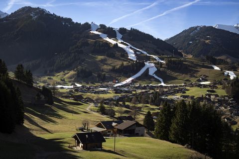 Mehr grün als weiß: Die Rennpiste in Adelboden in der Schweiz am 6. Januar 2023