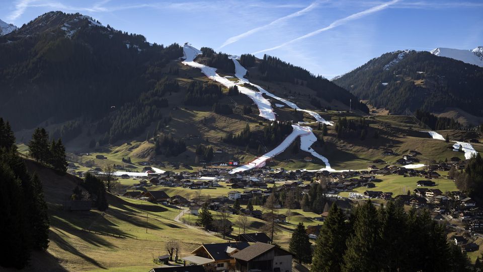 Mehr grün als weiß: Die Rennpiste in Adelboden in der Schweiz am 6. Januar 2023
