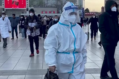 Video: Trotz Corona - Reisewelle zum Neujahrsfest in China hat begonnen