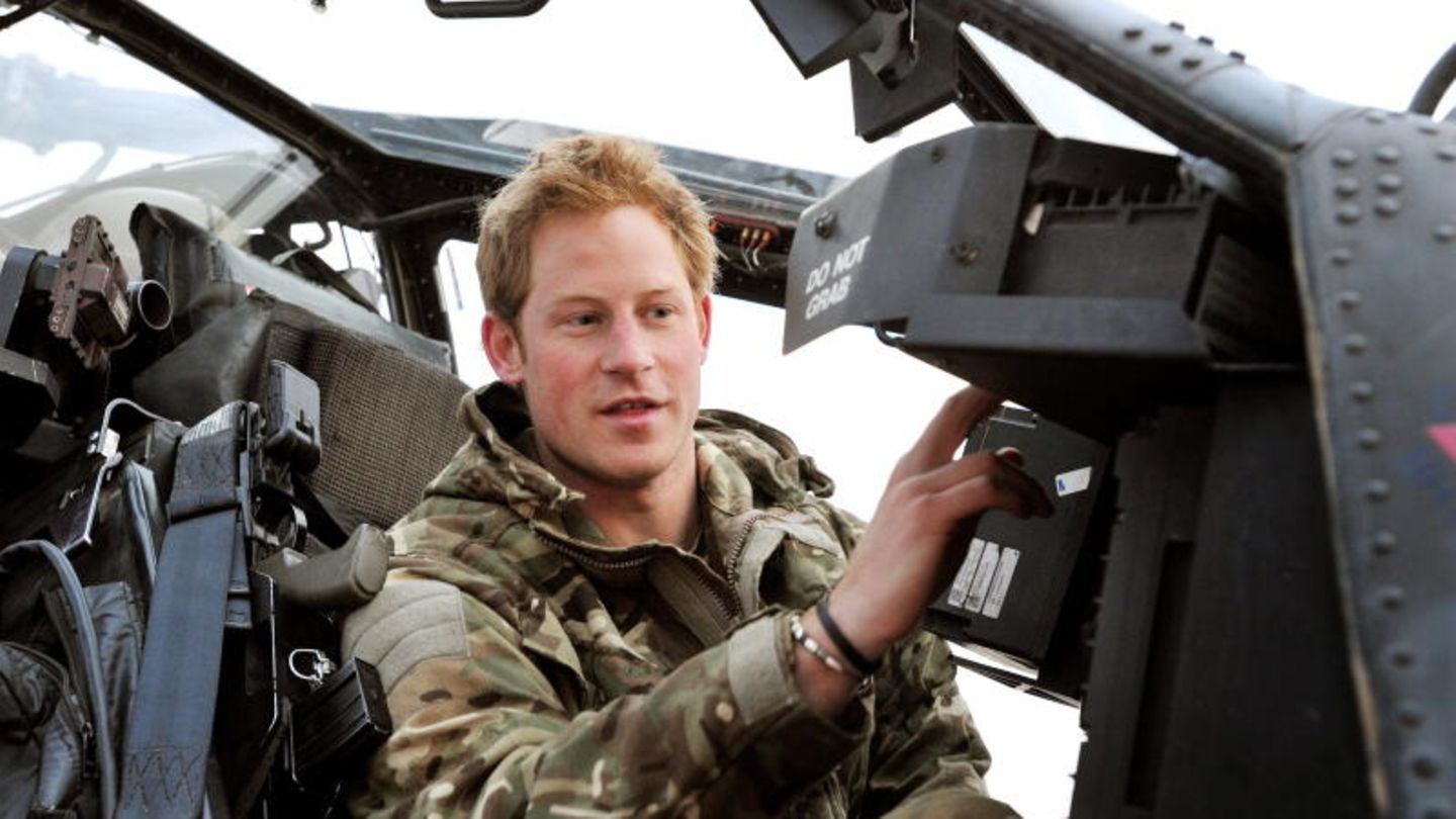 Prinz Harry im Apache-Hubscharuber