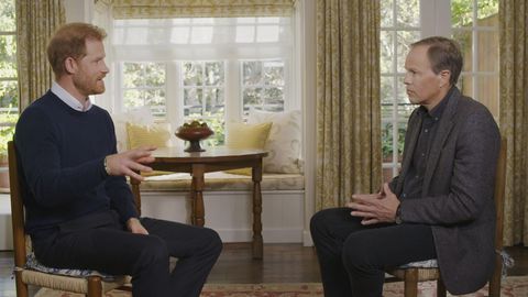 Journalist Tom Bradby beim Interview mit Prinz Harry