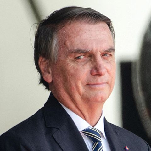 Jair Bolsonaro in Anzug und Krawatte