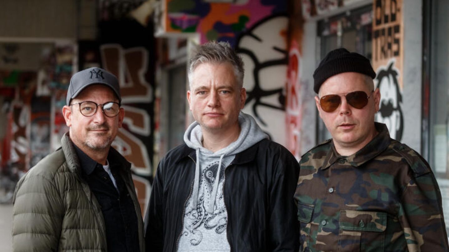 Fettes Brot im Stadtion von St. Pauli: Björn Warns, Martin Vandreier und Boris Lauterbach