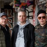 Fettes Brot im Stadtion von St. Pauli: Björn Warns, Martin Vandreier und Boris Lauterbach