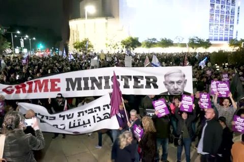 Video: Tausende protestieren gegen neue Regierung in Israel