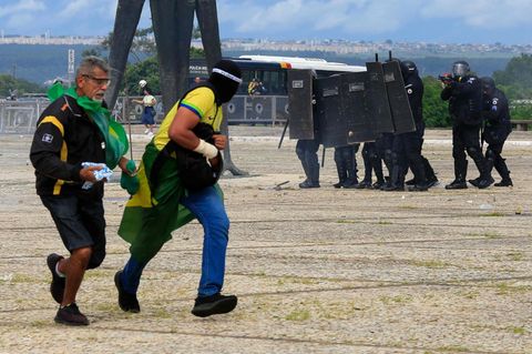 Bolsonaro-Anhänger stürmen Regierungsgebäude in Brasilia