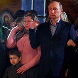 Im Januar 2013 konnte Putin wieder als Präsident das Weihnachtsfest begehen. Er entschied sich für Sotschi. Die Wahl war nicht zufällig: Die Werbetrommel für die Olympischen Winterspiele 2014 wollten bereits gerührt werden und die Stadt am Schwarzen Meer war der Austragungsort. 