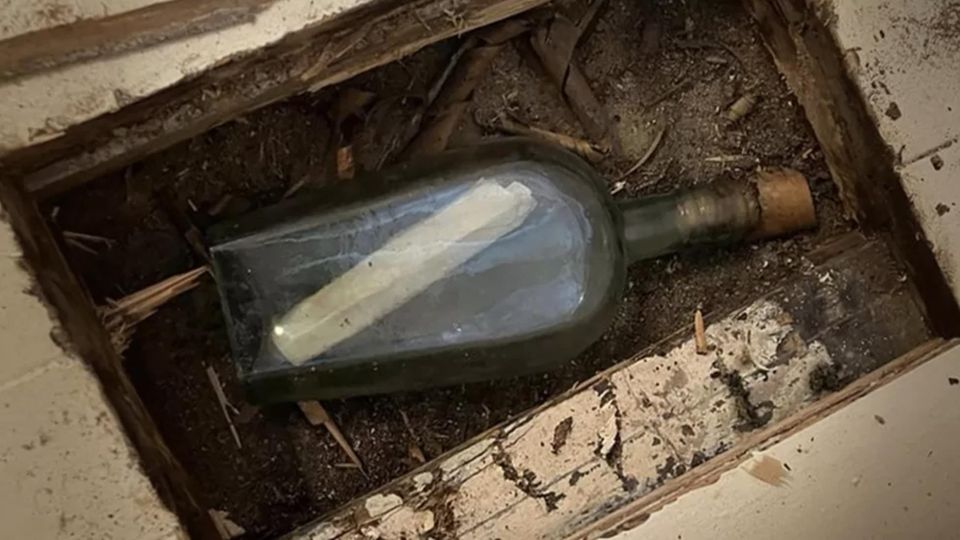 Die Flaschenpost unter dem Dielenboden