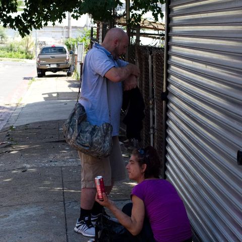 USA: Zwei Drogenabhängige in Kensington, Philadelphia