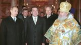 2001 war das erste Weihnachtsfest, das Wladimir Putin als russischer Präsident zelebrieren konnte. Gesellschaft leistete ihm der damalige deutsche Kanzler Gerhard Schröder. 