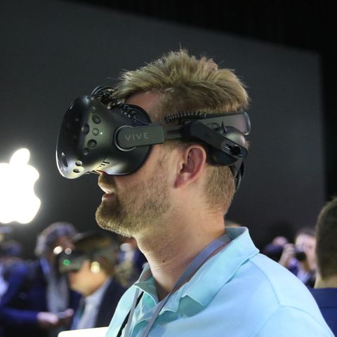 Gewagte Strategie: Die Themen AR und VR begleiten Apple seit Jahren, etwa wie hier bei einer Veranstaltung 2017. Jetzt soll der Konzern sein eigenes Gerät für den Verkauf vorbereiten