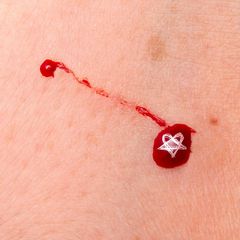 Blutstropfen mit einem Pentagramm