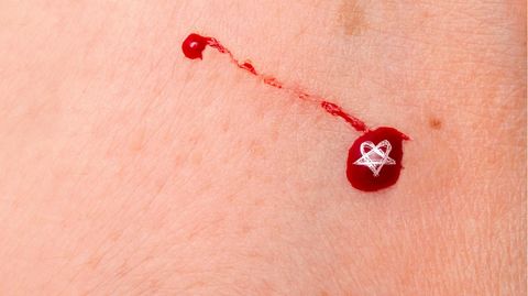 Blutstropfen mit einem Pentagramm