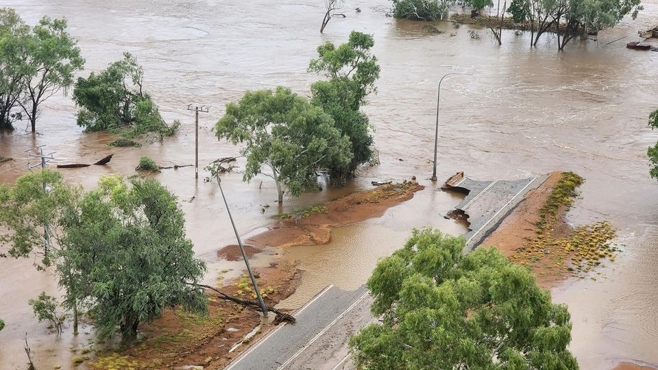 In Australien sind Orte wegen Überschwemmungen teilweise nur aus der Luft zu erreichen, wie hier eine Luftaufnahme zeigt