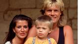 Dieter Bohlen mit seinem Sohn auf dem Arm und Frau Erika