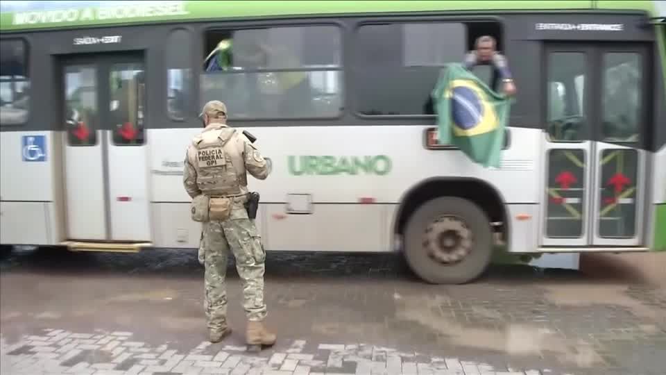 Video: 1500 Bolsonaro-Anhänger in Brasilia festgenommen