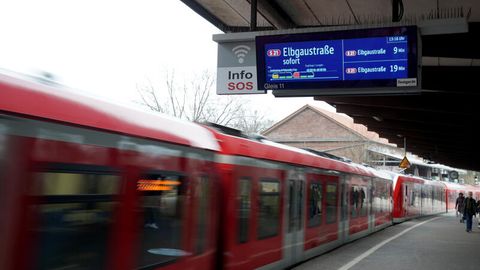 Auslastungsanzeige an einem Bahnhof. Die Deutsche Bahn setzt ihre Digitalisierungsoffensive fort