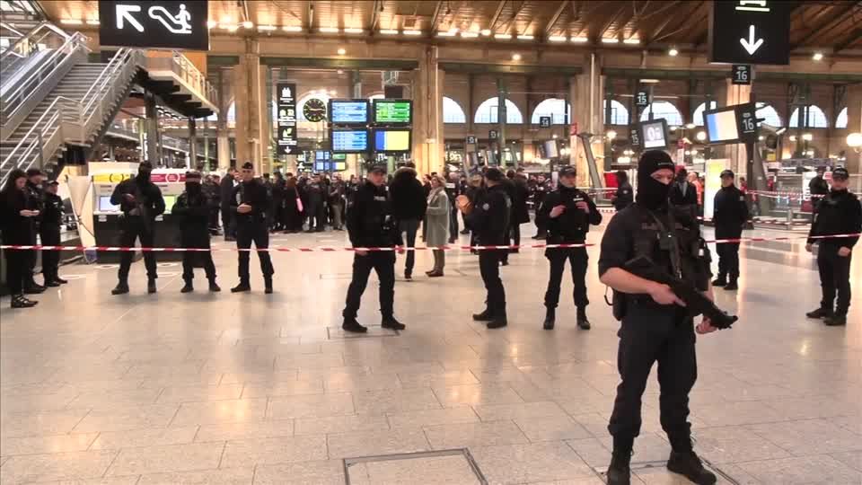 Video: Paris: Mehrere Verletzte nach Messerattacke