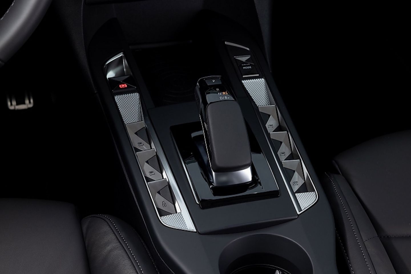 Rauten bestimmen das Design des DS 3 E-Tense