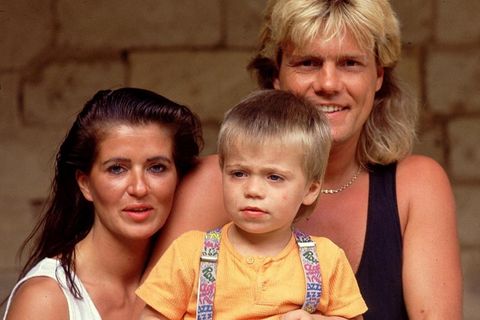 Dieter Bohlen mit seinem Sohn auf dem Arm und Frau Erika