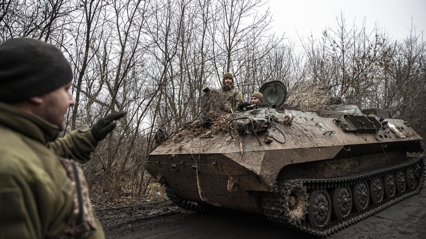 Panzer in Bakhmut in der Ost-Ukraine