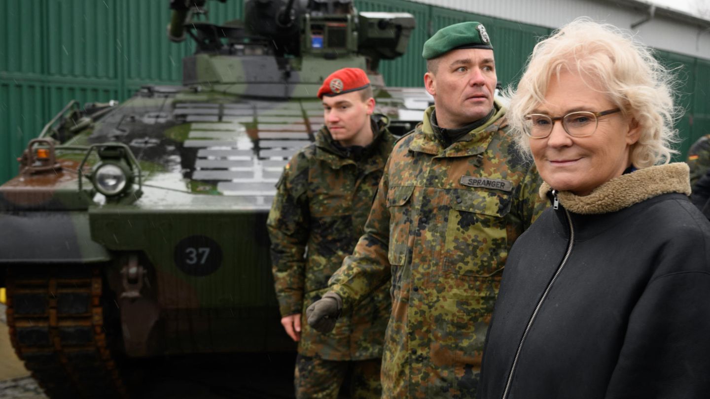 Christine Lambrecht inspects the vintage Marder infantry fighting vehicle