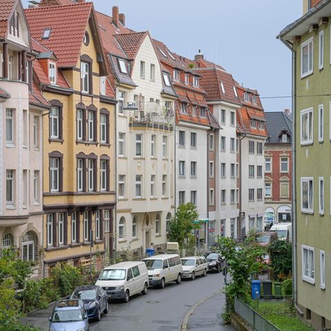 Die Grundsteuererklärung müssen alle Eigentümerinnen und Eigentümer einer Wohnung oder eines Hauses abgeben