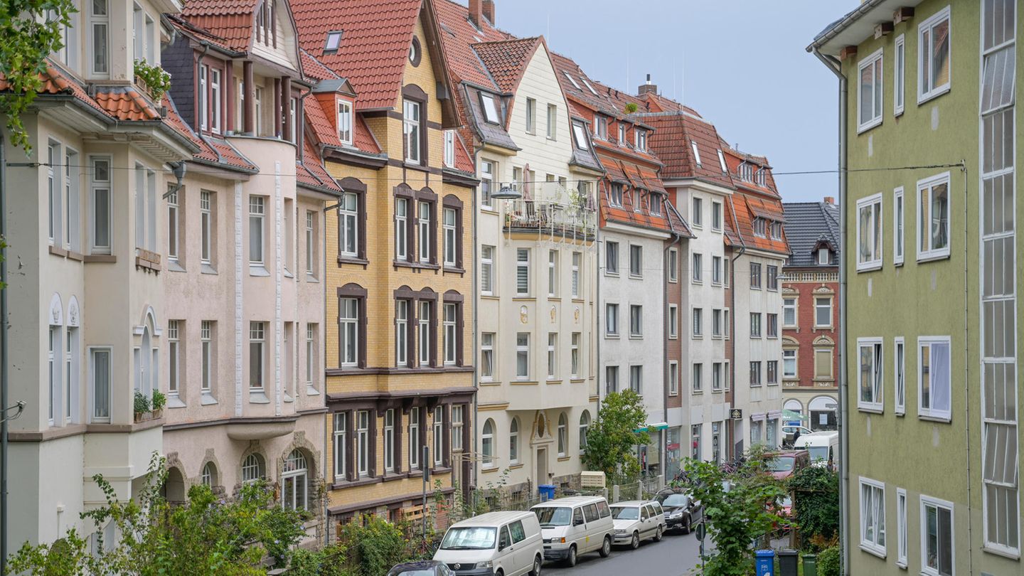 Die Grundsteuererklärung müssen alle Eigentümerinnen und Eigentümer einer Wohnung oder eines Hauses abgeben