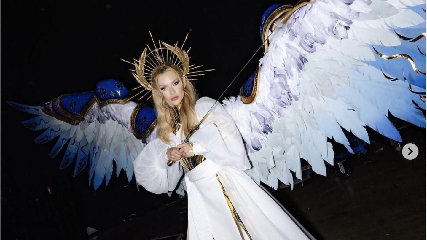 Miss Ukraine als die "Kriegerin des Lichts" bei dem Wettbewerb zur Miss Universe 