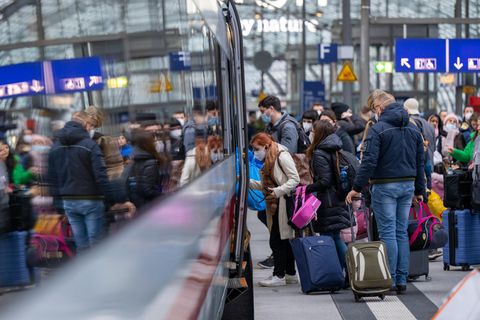 Maskenpflicht im Fernverkehr entfällt