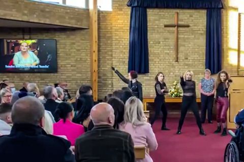 Flashmob auf Beerdigung