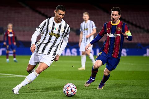 Ronaldo und Messi kämpfen um den Ball