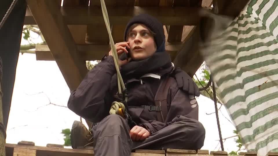 Video: "Rücksichtsloses Vorgehen" - Aktivistin erhebt Vorwürfe gegen die Polizei Video: "Rücksichtsloses Vorgehen" - Aktivistin erhebt Vorwürfe gegen die Polizei