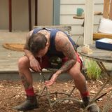 Ihm schmeckt's nicht: Schon beim Anblick der Speisen muss Gigi würgen. Das "Höllumi"  besteht aus Kotzfrucht mit einer Soße aus Stinktofu. 