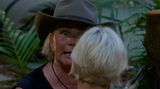 Das Dschungelcamp hat sein erstes Klageweib: Gleich am ersten Abend erzählt Claudia Effenberg ihre Leidensgeschichte - und hört gar nicht mehr auf. "Ich bin total am Ende nach dieser ganzen Wanderung durch den Dschungel", zetert sie. Dann erzählt sie Verena, Djamila und Tessa die "Leidensgeschichte" ihrer Prüfung. Daran sei wirklich alles furchtbar gewesen: der Weg, der Dschungel und die Tatsache, dass sie als Letzte antreten musste. Das findet sie unfair. Auch das Sachen auf den Betten liegen, bringt die Frau von "Tiger" Stefan Effenberg in Rage: "Ich kann nicht in der Hängematte liegen. Ich bin die älteste Frau!"