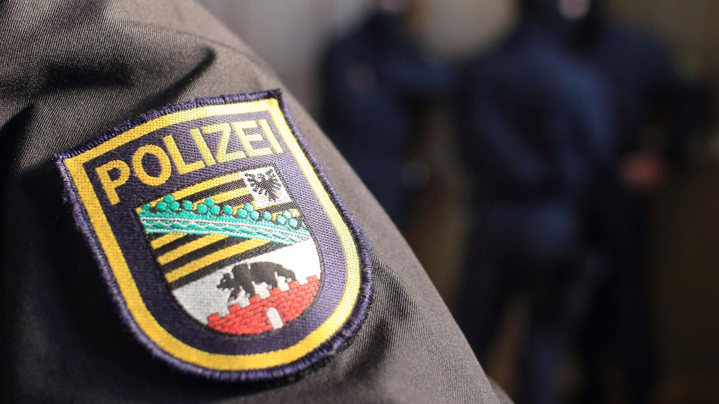 Ein Aufnäher der Polizei des Landes Sachsen-Anhalt