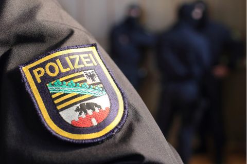 Ein Aufnäher der Polizei des Landes Sachsen-Anhalt