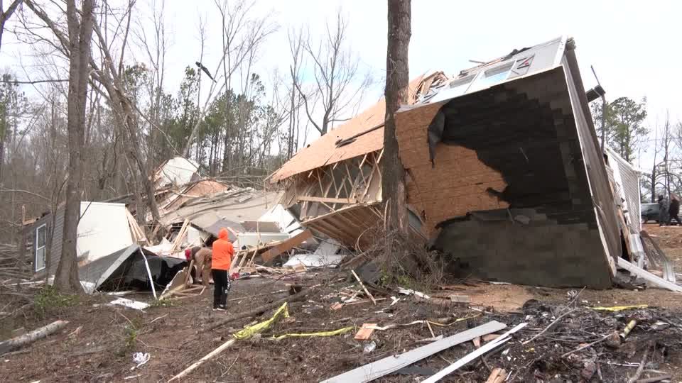 Video: Nach Tornados in Alabama: "Alles, was wir hatten, ist weg!"
