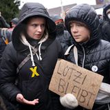 Die Klimaaktivistinnen Luisa Neubauer und Greta Thunberg auf der Demo