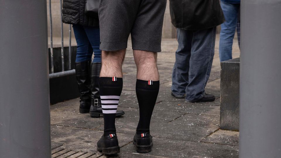 Designer Thom Browne also wore his four-stripe design in court – on socks