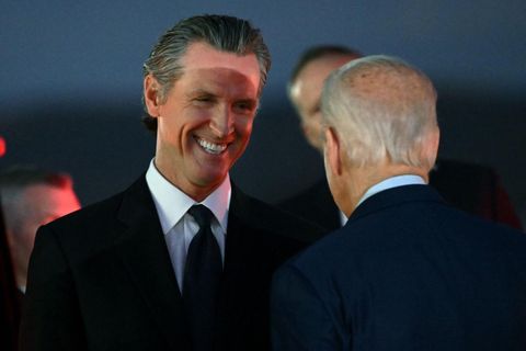 Der Strahlemann und der Amtsinhaber: Gavin Newsom und Joe Biden im Midterm-Wahlkampf.