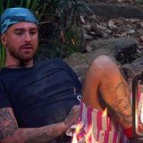 Gigi Birofio hat sich vor seinem Einzug ins Dschungelcamp offenbar nicht mit den übrigen Mitbewohnern befasst. So fällt er aus allen Wolken, als er hört, dass Jolina im Körper eines Mannes geboren wurde. "Du hattest mal einen Penis", staunt Gigi. "Stark! Geil, Alter!" Über die Reaktion ist Jolina sehr gerührt: "Zu hören, dass ihm das gar nicht bewusst war und dass er mich einfach als Jolina wahrgenommen hat, ist genau das, wofür ich jahrelang gekämpft habe." 