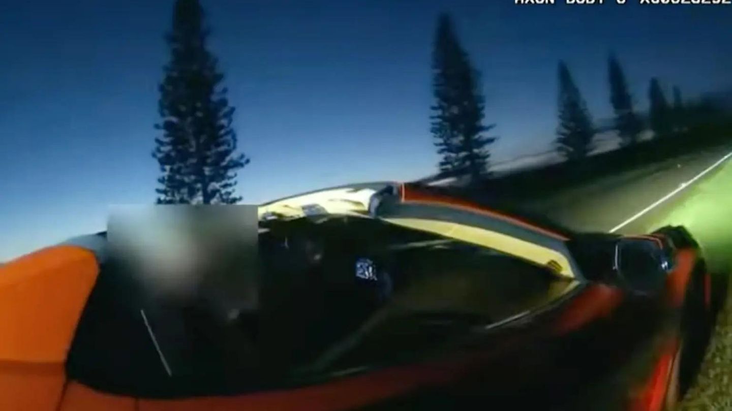 Larry Ellison in seinem Sportwagen. Ein Polizist verwarnte ihn nach einer zu schnellen Fahrt.