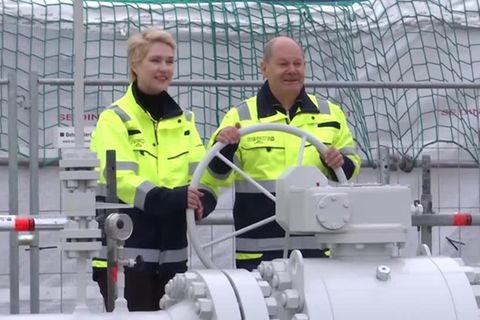 Video: Scholz eröffnet LNG-Terminal in Lubmin