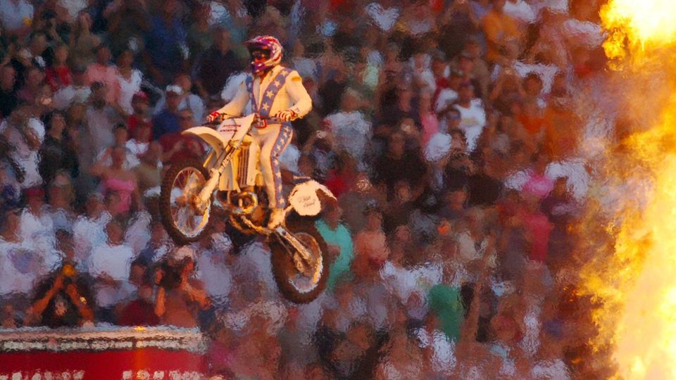 Wie auch schon sein Vater Evel war Robbie Knievel für seine spektakulären Sprünge bekannt 