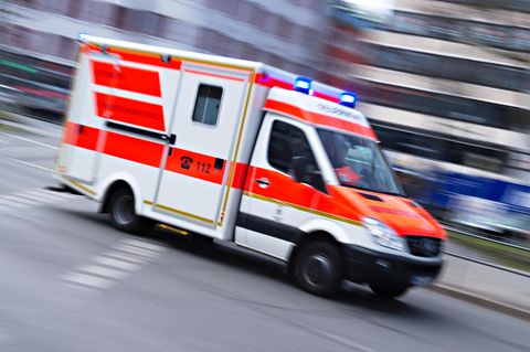 Rettungswagen als Symbolfoto für toten Vierjährigen in Barsinghausen