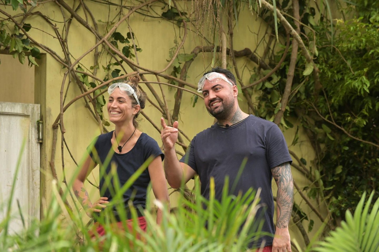 Da lachen sie noch: Am dritten Tag im Dschungelcamp mussten Tessa Bergmeier und Cosimo Citiolo zusammen zur Dschungelprüfung antreten.  "Shitstorm - Die letzte Spülung" lautete der Name, und Dr. Bob erklärte ihnen, was zu tun ist: In einem verdreckten Toilettenhäuschen galt es, zwölf Fragen zu beantworten. Doch ganz so einfach war es natürlich nicht.