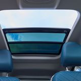 Der ORA Funky Cat bringt optional ein großes Glasschiebedach mit